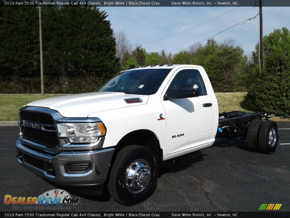 Front 3/4 View of 2019 Ram 3500 Tradesman Regular Cab 4x4 Chassis Photo #2