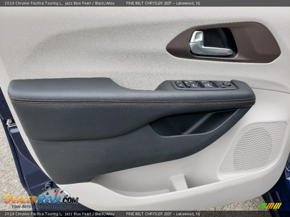 2019 Chrysler Pacifica Touring L Jazz Blue Pearl / Black/Alloy Photo #8