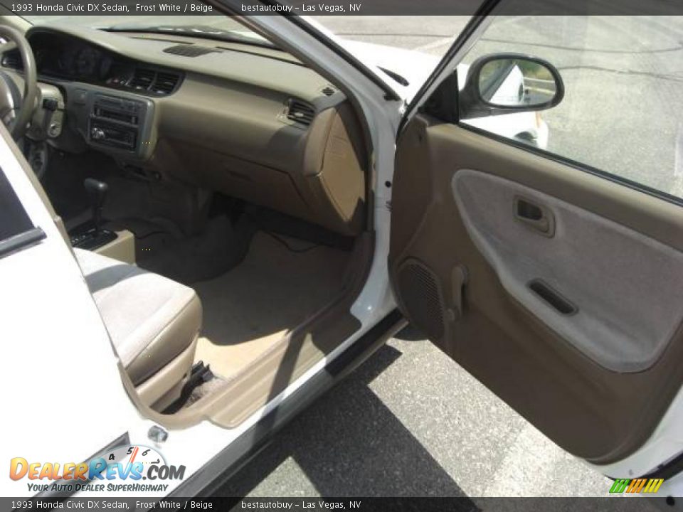 1993 Honda Civic DX Sedan Frost White / Beige Photo #21