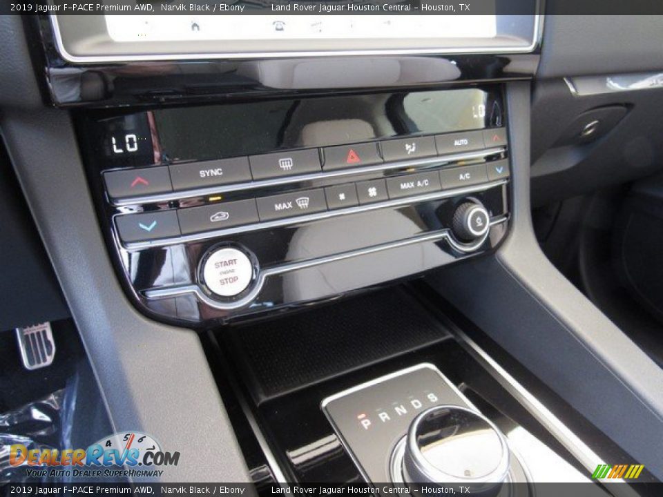 2019 Jaguar F-PACE Premium AWD Narvik Black / Ebony Photo #32