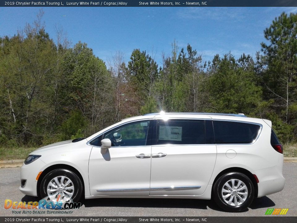 2019 Chrysler Pacifica Touring L Luxury White Pearl / Cognac/Alloy Photo #1