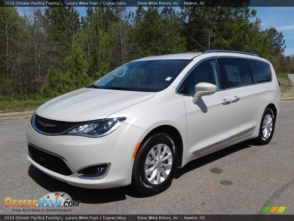 2019 Chrysler Pacifica Touring L Luxury White Pearl / Cognac/Alloy Photo #2