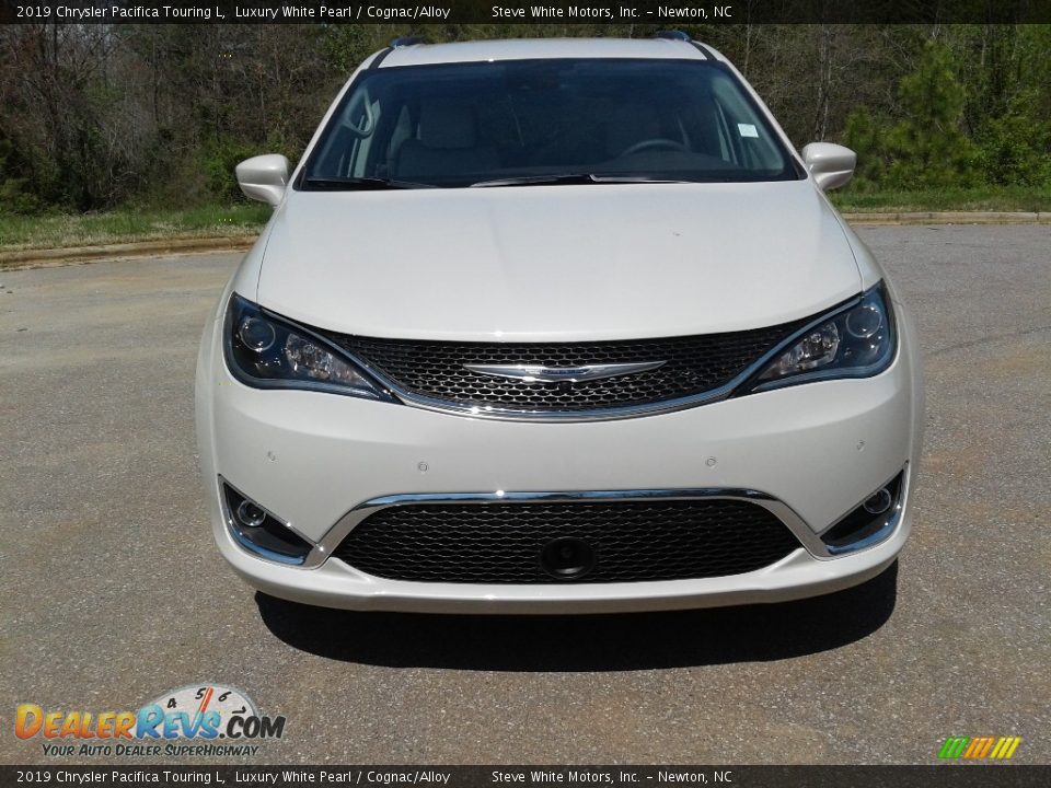 2019 Chrysler Pacifica Touring L Luxury White Pearl / Cognac/Alloy Photo #3