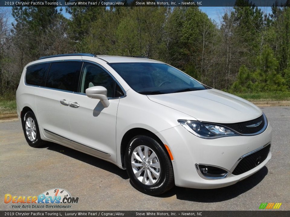 2019 Chrysler Pacifica Touring L Luxury White Pearl / Cognac/Alloy Photo #4