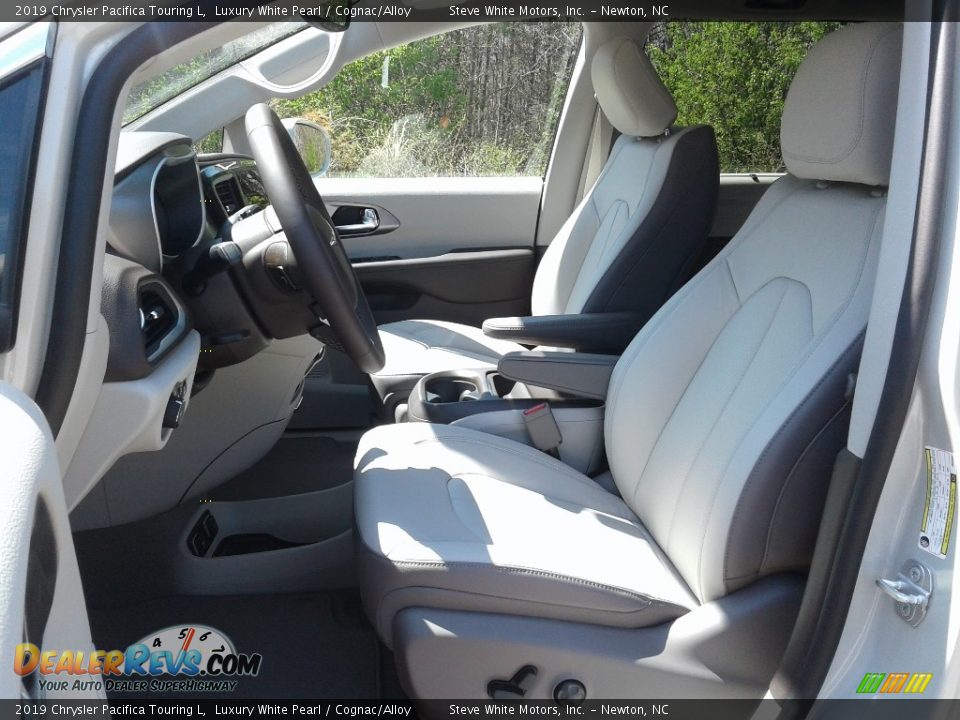 2019 Chrysler Pacifica Touring L Luxury White Pearl / Cognac/Alloy Photo #10