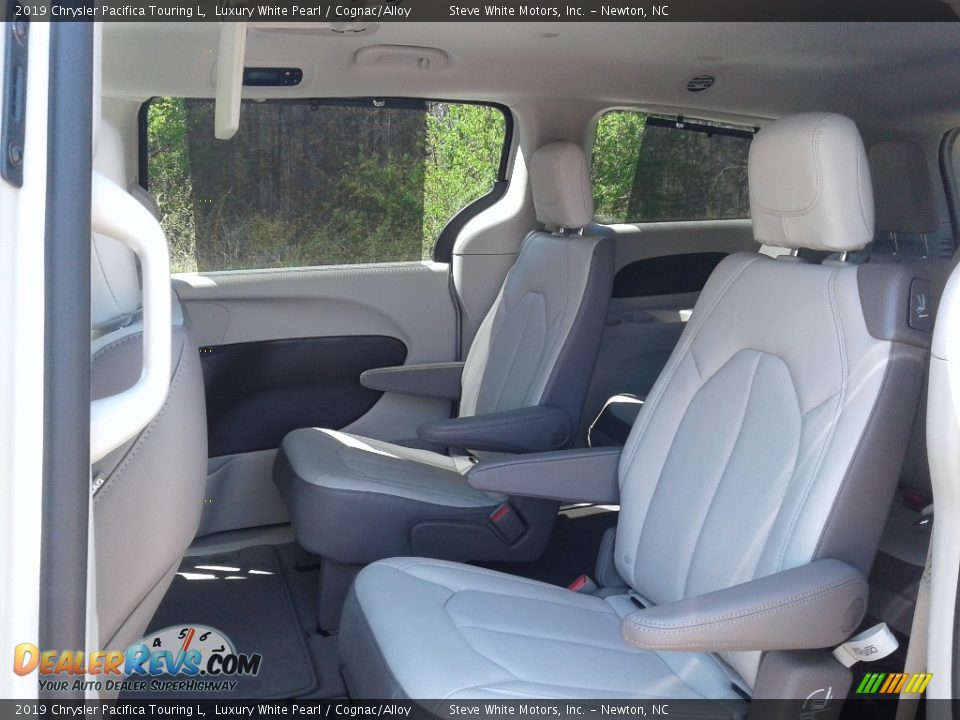 2019 Chrysler Pacifica Touring L Luxury White Pearl / Cognac/Alloy Photo #11