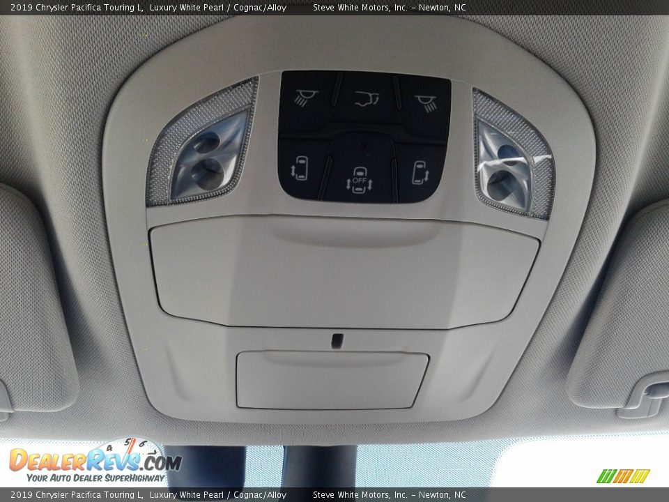 2019 Chrysler Pacifica Touring L Luxury White Pearl / Cognac/Alloy Photo #35
