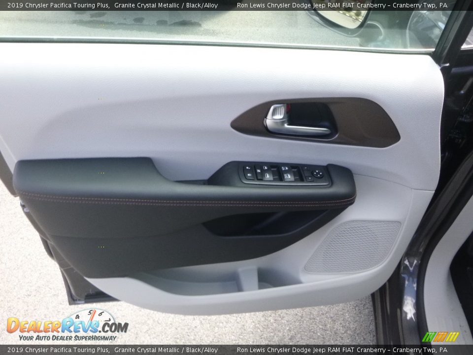 2019 Chrysler Pacifica Touring Plus Granite Crystal Metallic / Black/Alloy Photo #15