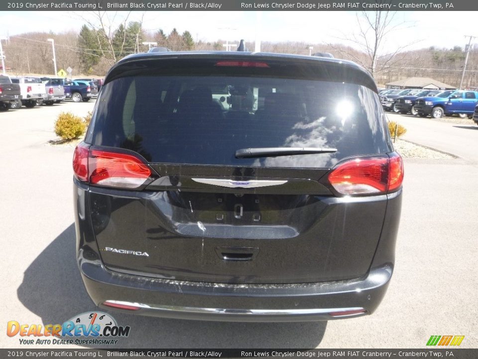 2019 Chrysler Pacifica Touring L Brilliant Black Crystal Pearl / Black/Alloy Photo #4