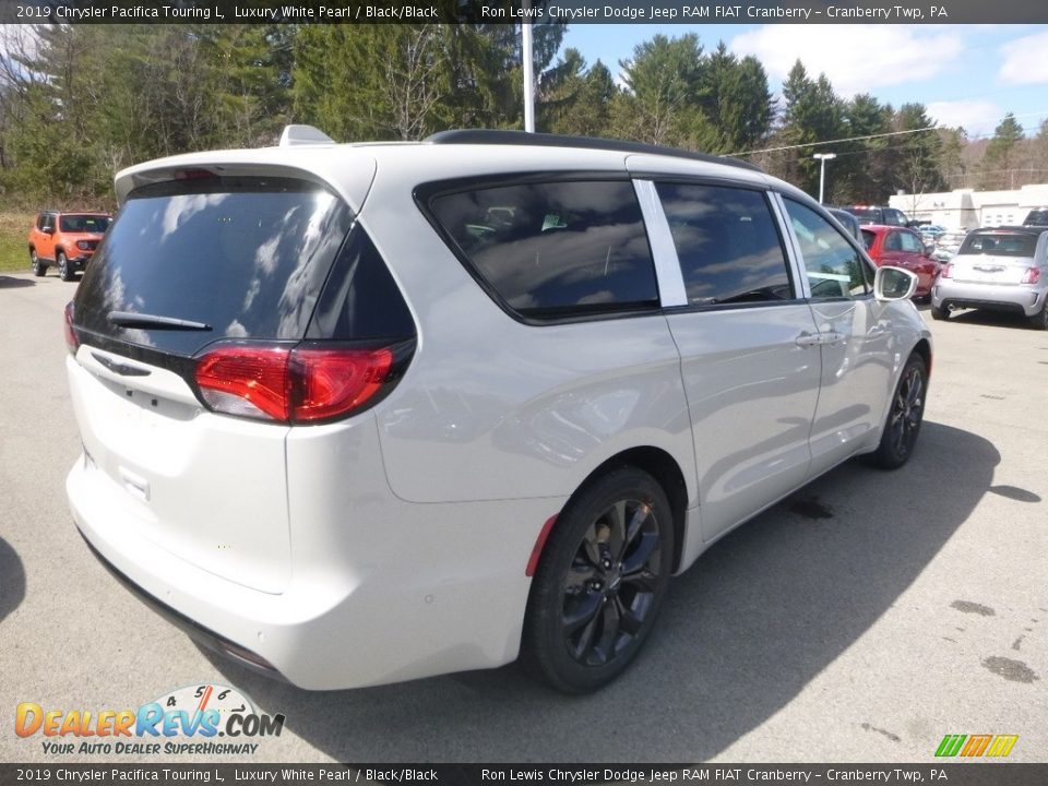 2019 Chrysler Pacifica Touring L Luxury White Pearl / Black/Black Photo #5