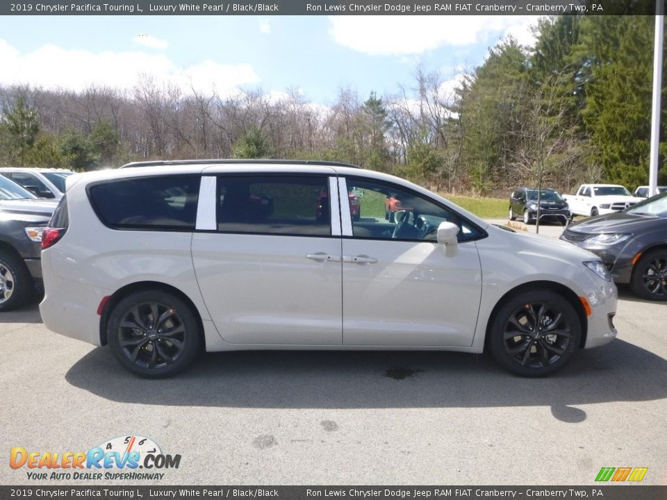 Luxury White Pearl 2019 Chrysler Pacifica Touring L Photo #6