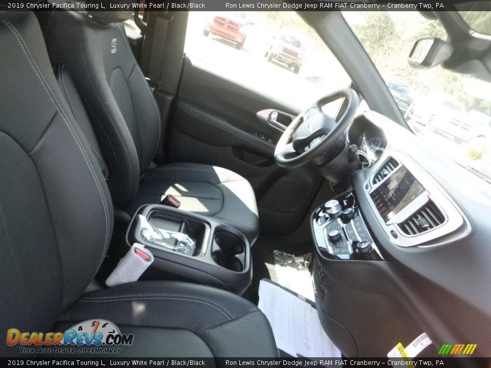 Front Seat of 2019 Chrysler Pacifica Touring L Photo #10