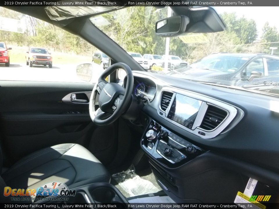 2019 Chrysler Pacifica Touring L Luxury White Pearl / Black/Black Photo #11