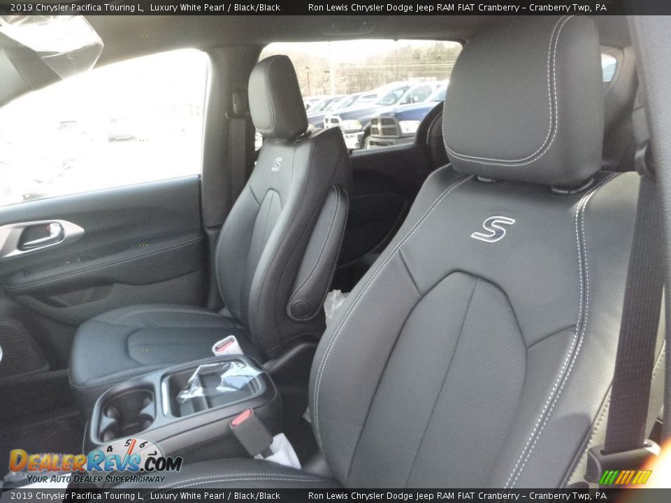Front Seat of 2019 Chrysler Pacifica Touring L Photo #14