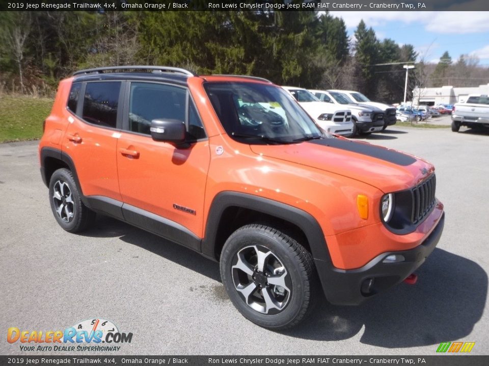 Front 3/4 View of 2019 Jeep Renegade Trailhawk 4x4 Photo #7