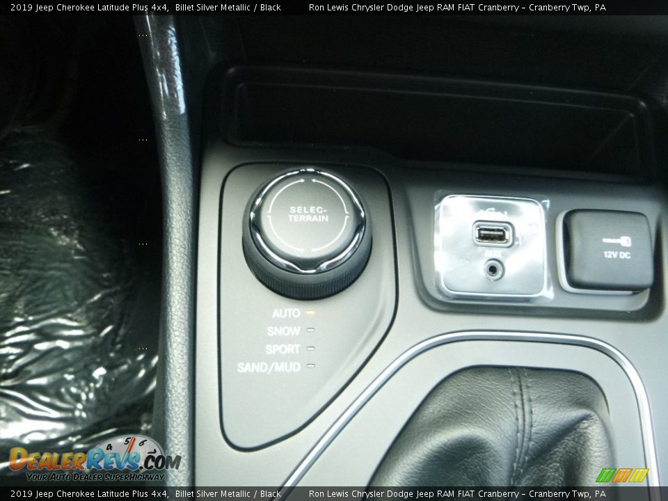 2019 Jeep Cherokee Latitude Plus 4x4 Billet Silver Metallic / Black Photo #20