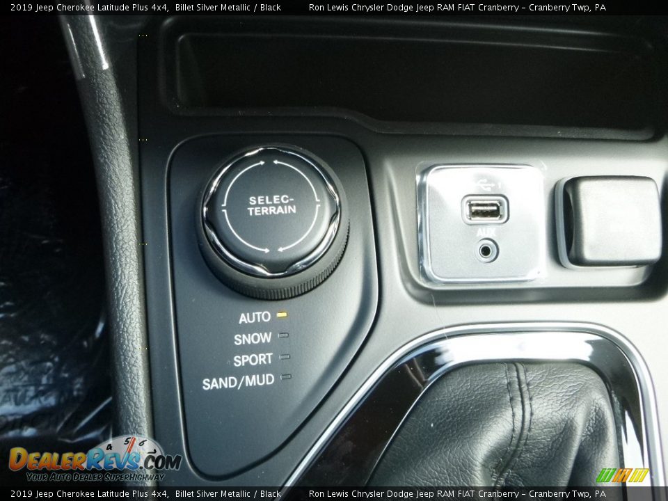 2019 Jeep Cherokee Latitude Plus 4x4 Billet Silver Metallic / Black Photo #20