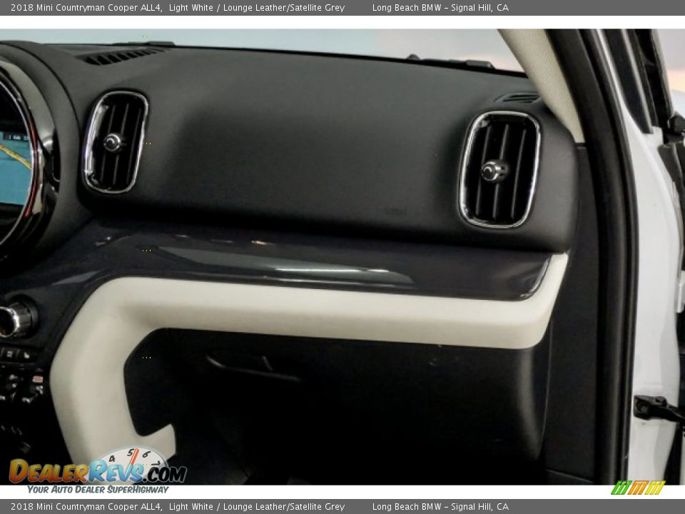 Dashboard of 2018 Mini Countryman Cooper ALL4 Photo #27