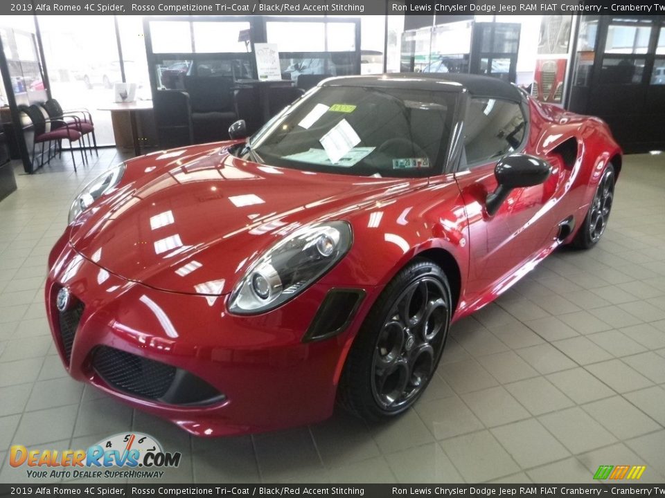 Front 3/4 View of 2019 Alfa Romeo 4C Spider Photo #2