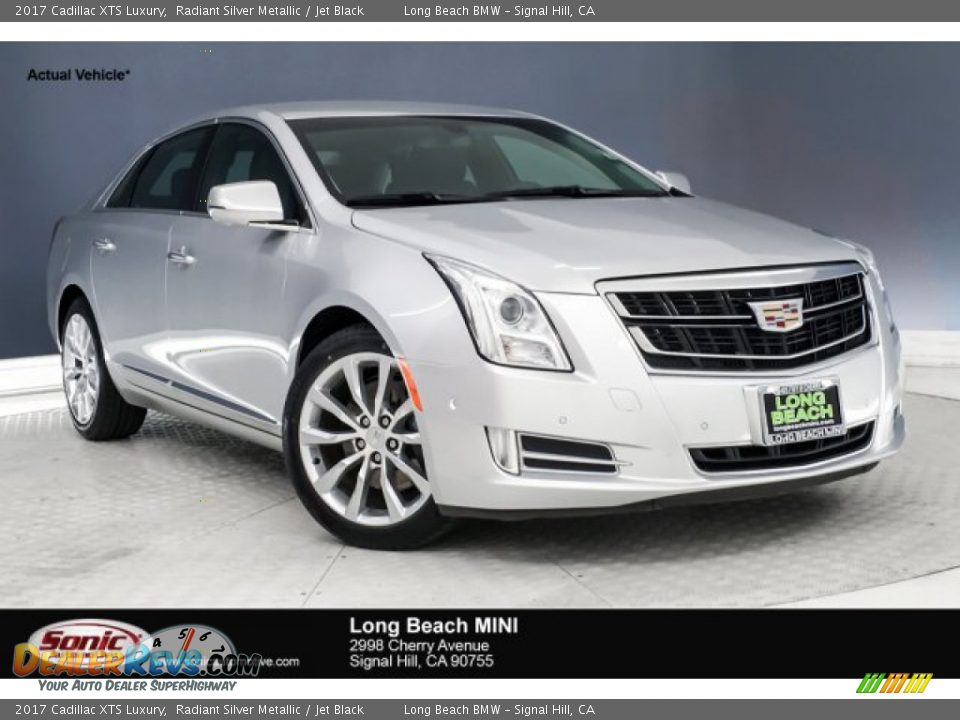 2017 Cadillac XTS Luxury Radiant Silver Metallic / Jet Black Photo #1