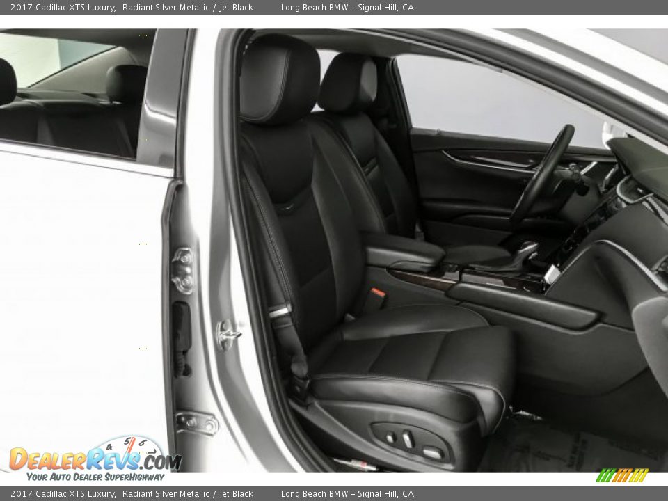 2017 Cadillac XTS Luxury Radiant Silver Metallic / Jet Black Photo #6