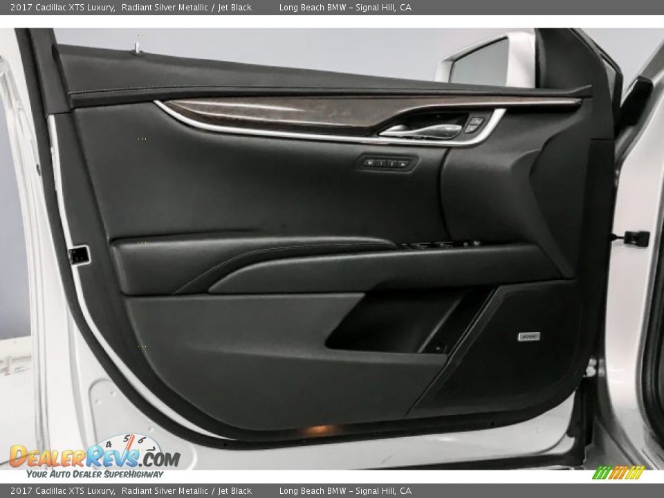 2017 Cadillac XTS Luxury Radiant Silver Metallic / Jet Black Photo #24
