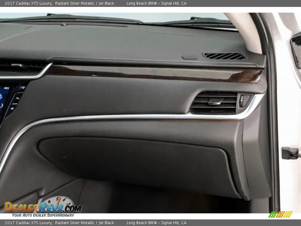 2017 Cadillac XTS Luxury Radiant Silver Metallic / Jet Black Photo #27