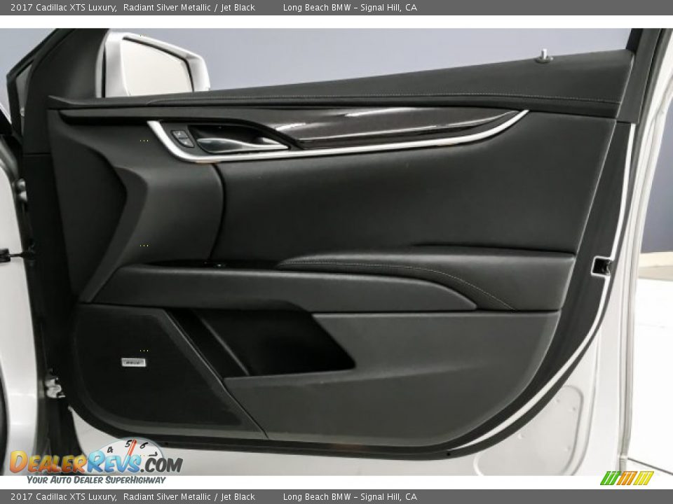 2017 Cadillac XTS Luxury Radiant Silver Metallic / Jet Black Photo #28