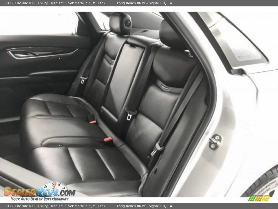 2017 Cadillac XTS Luxury Radiant Silver Metallic / Jet Black Photo #33