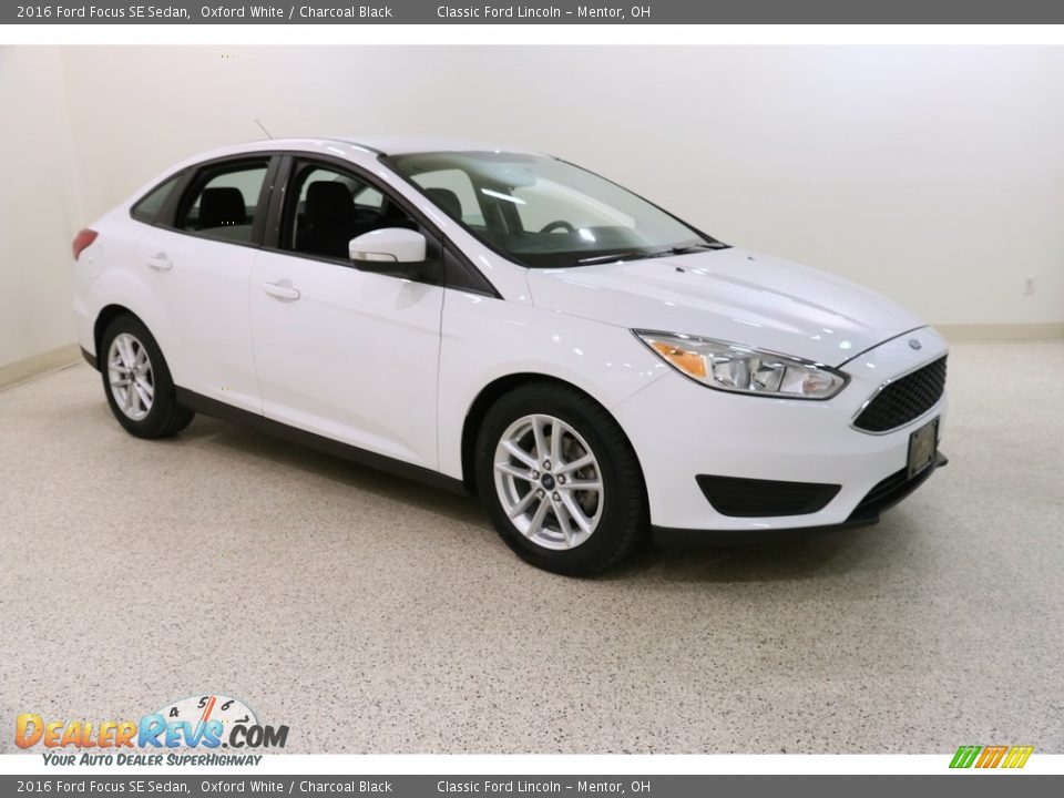 2016 Ford Focus SE Sedan Oxford White / Charcoal Black Photo #1