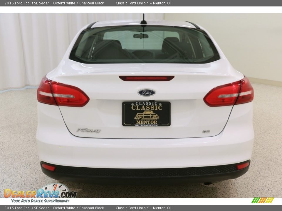 2016 Ford Focus SE Sedan Oxford White / Charcoal Black Photo #15