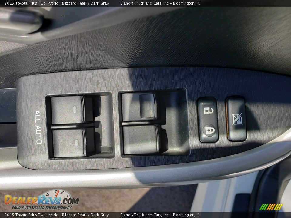 2015 Toyota Prius Two Hybrid Blizzard Pearl / Dark Gray Photo #5