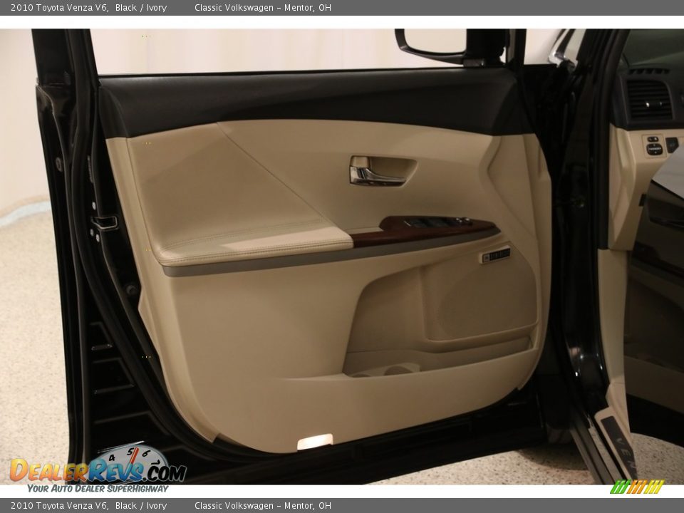2010 Toyota Venza V6 Black / Ivory Photo #4