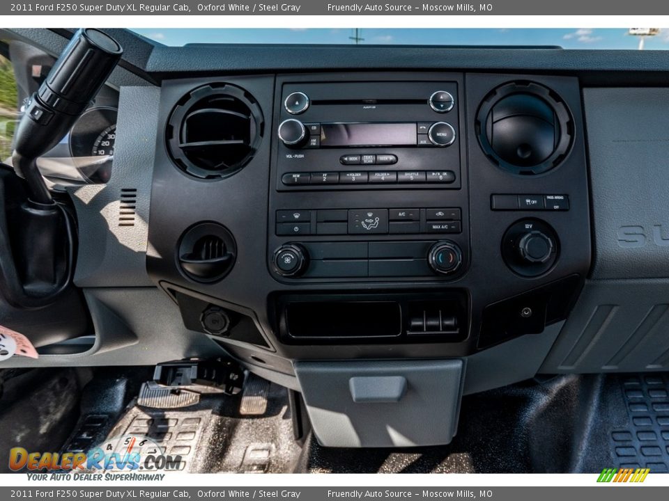 2011 Ford F250 Super Duty XL Regular Cab Oxford White / Steel Gray Photo #29