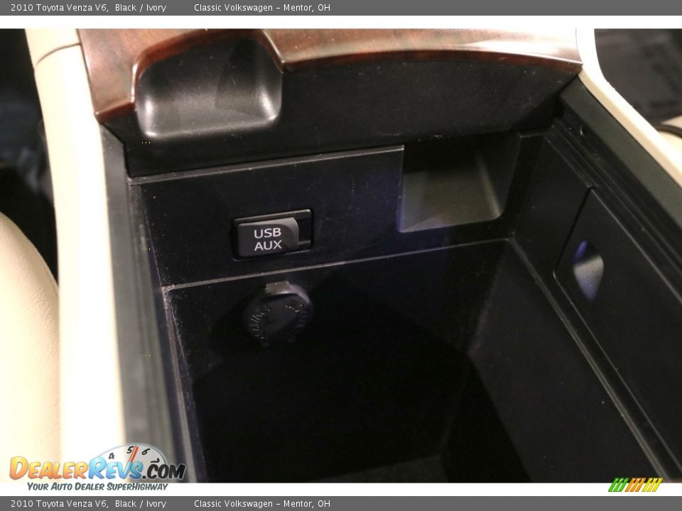 2010 Toyota Venza V6 Black / Ivory Photo #16