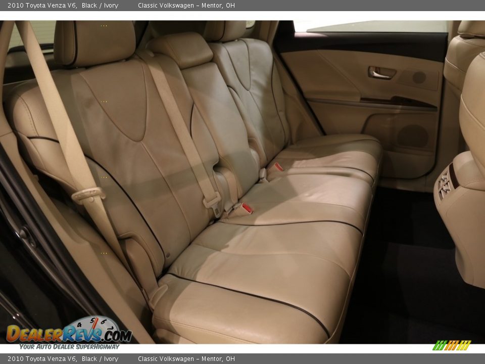2010 Toyota Venza V6 Black / Ivory Photo #18