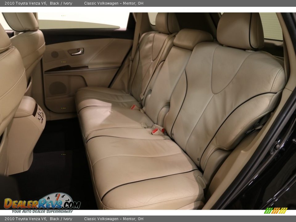 2010 Toyota Venza V6 Black / Ivory Photo #19