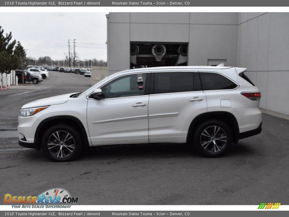 2016 Toyota Highlander XLE Blizzard Pearl / Almond Photo #3