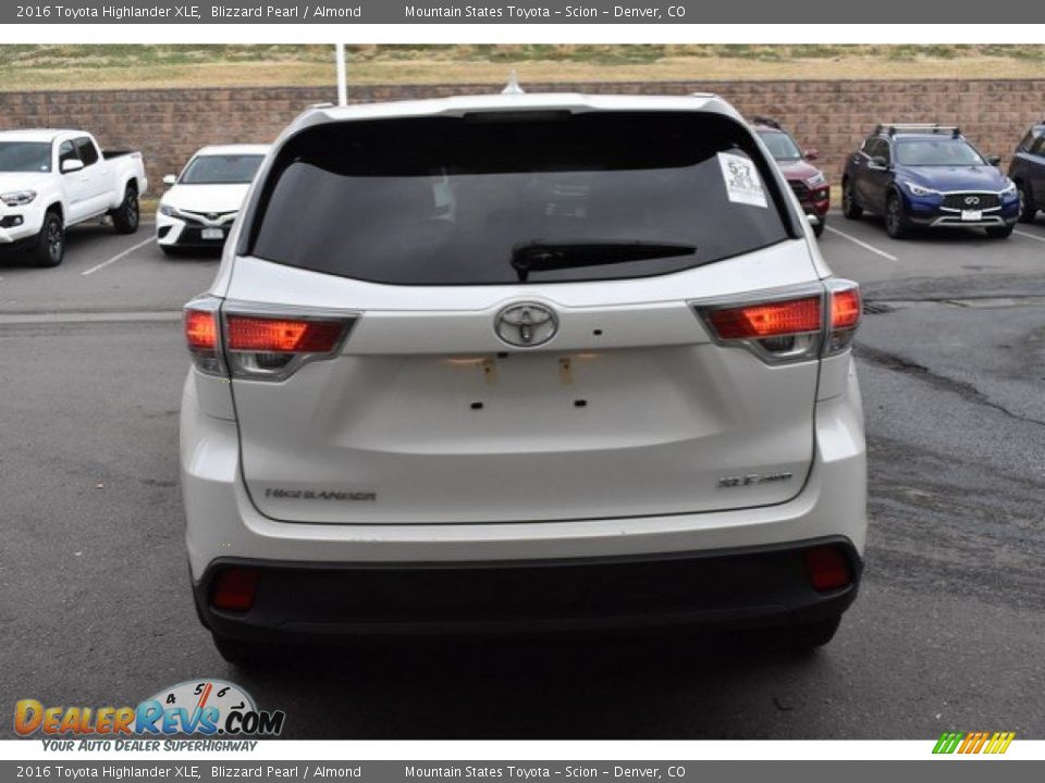 2016 Toyota Highlander XLE Blizzard Pearl / Almond Photo #5