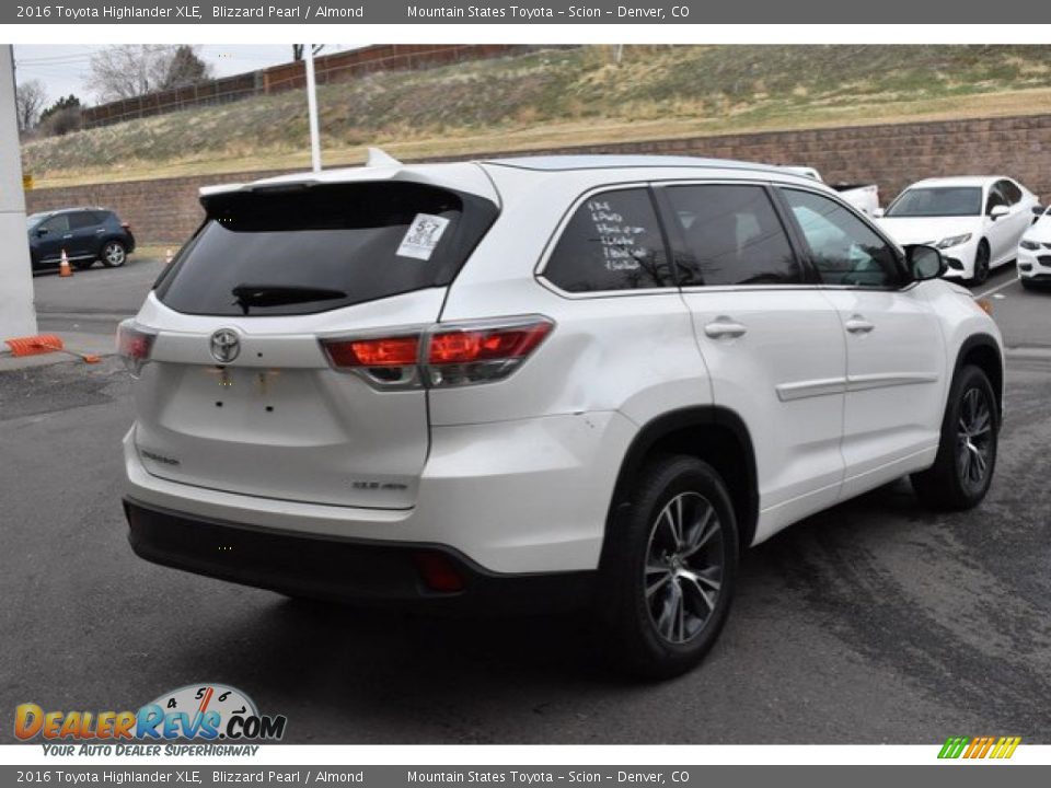 2016 Toyota Highlander XLE Blizzard Pearl / Almond Photo #6
