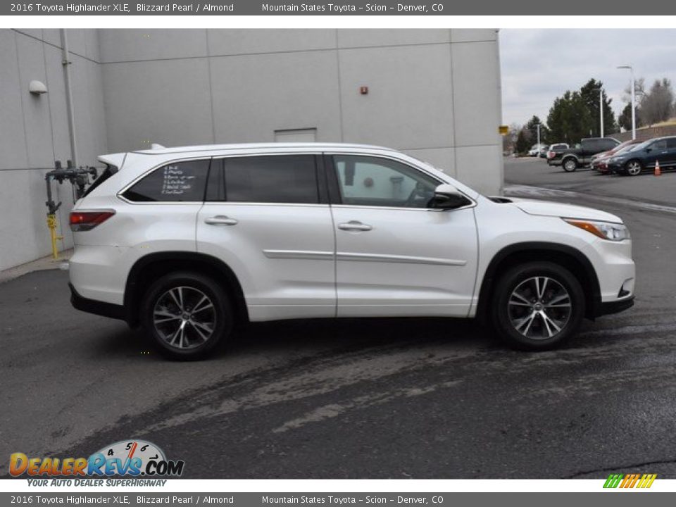 2016 Toyota Highlander XLE Blizzard Pearl / Almond Photo #7