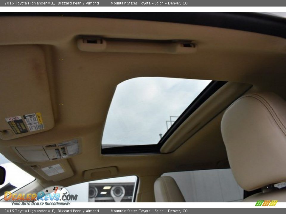 2016 Toyota Highlander XLE Blizzard Pearl / Almond Photo #10