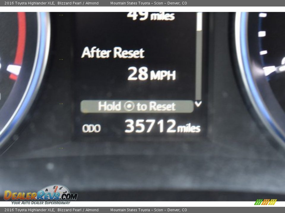 2016 Toyota Highlander XLE Blizzard Pearl / Almond Photo #12