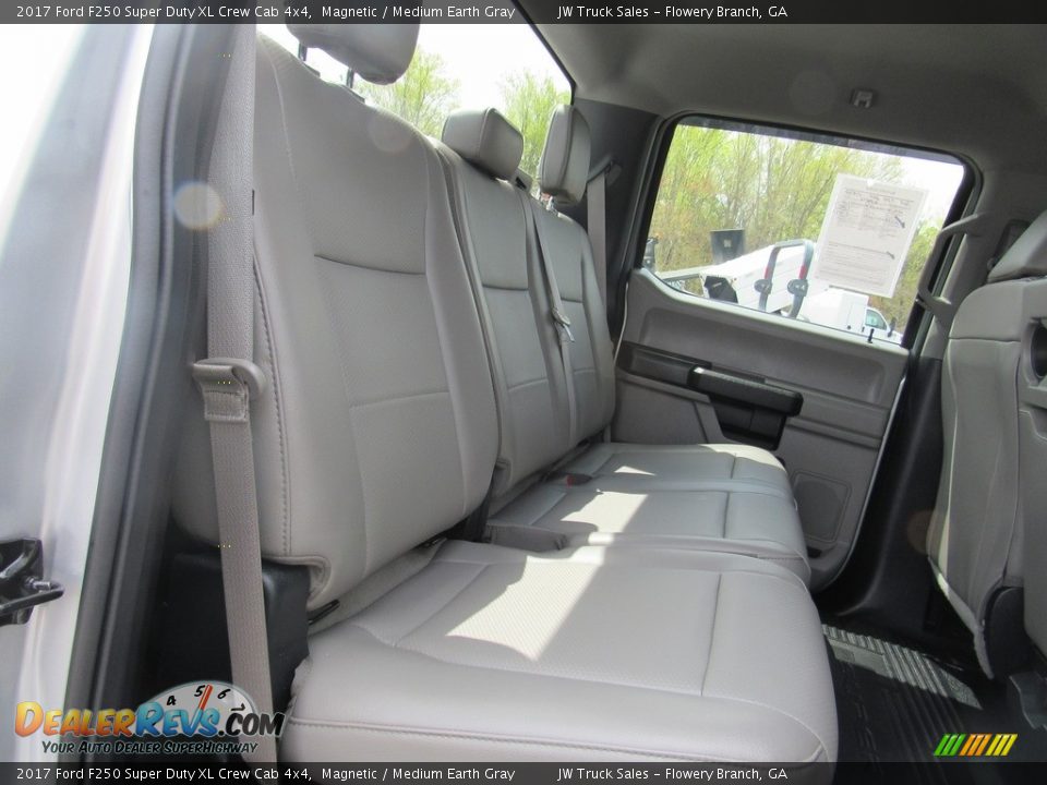 2017 Ford F250 Super Duty XL Crew Cab 4x4 Magnetic / Medium Earth Gray Photo #25