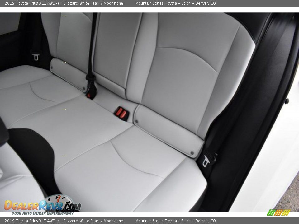 2019 Toyota Prius XLE AWD-e Blizzard White Pearl / Moonstone Photo #9