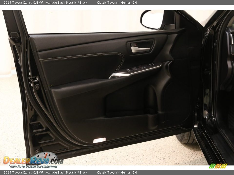 2015 Toyota Camry XLE V6 Attitude Black Metallic / Black Photo #4