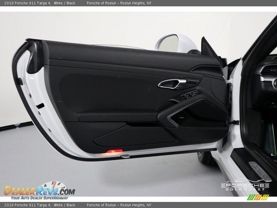 2019 Porsche 911 Targa 4 White / Black Photo #11