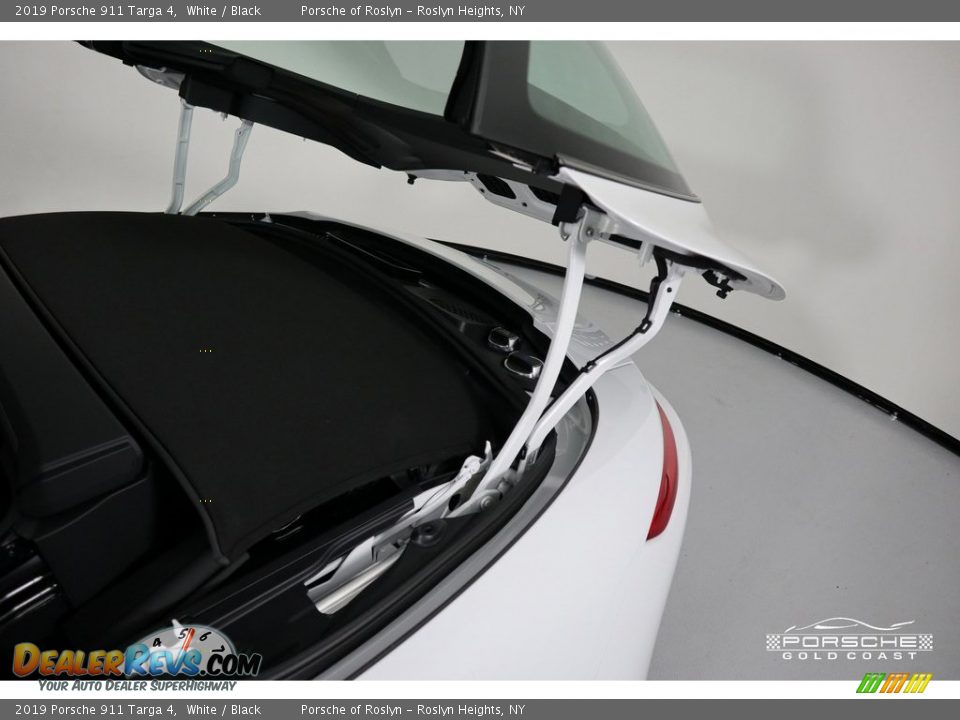 2019 Porsche 911 Targa 4 White / Black Photo #31