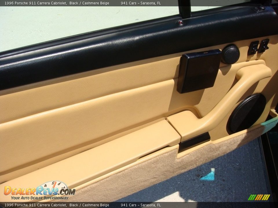 Door Panel of 1996 Porsche 911 Carrera Cabriolet Photo #13