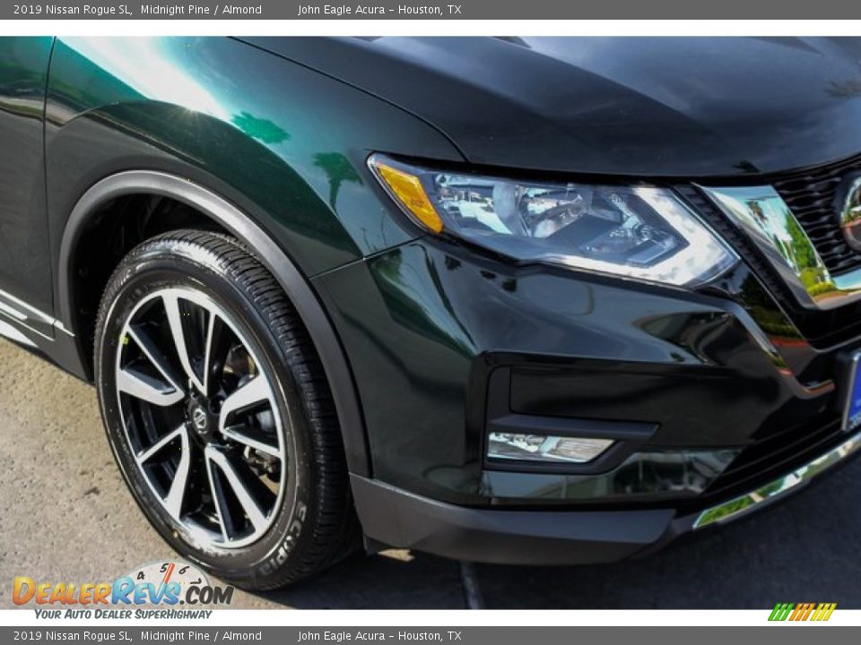 2019 Nissan Rogue SL Midnight Pine / Almond Photo #12